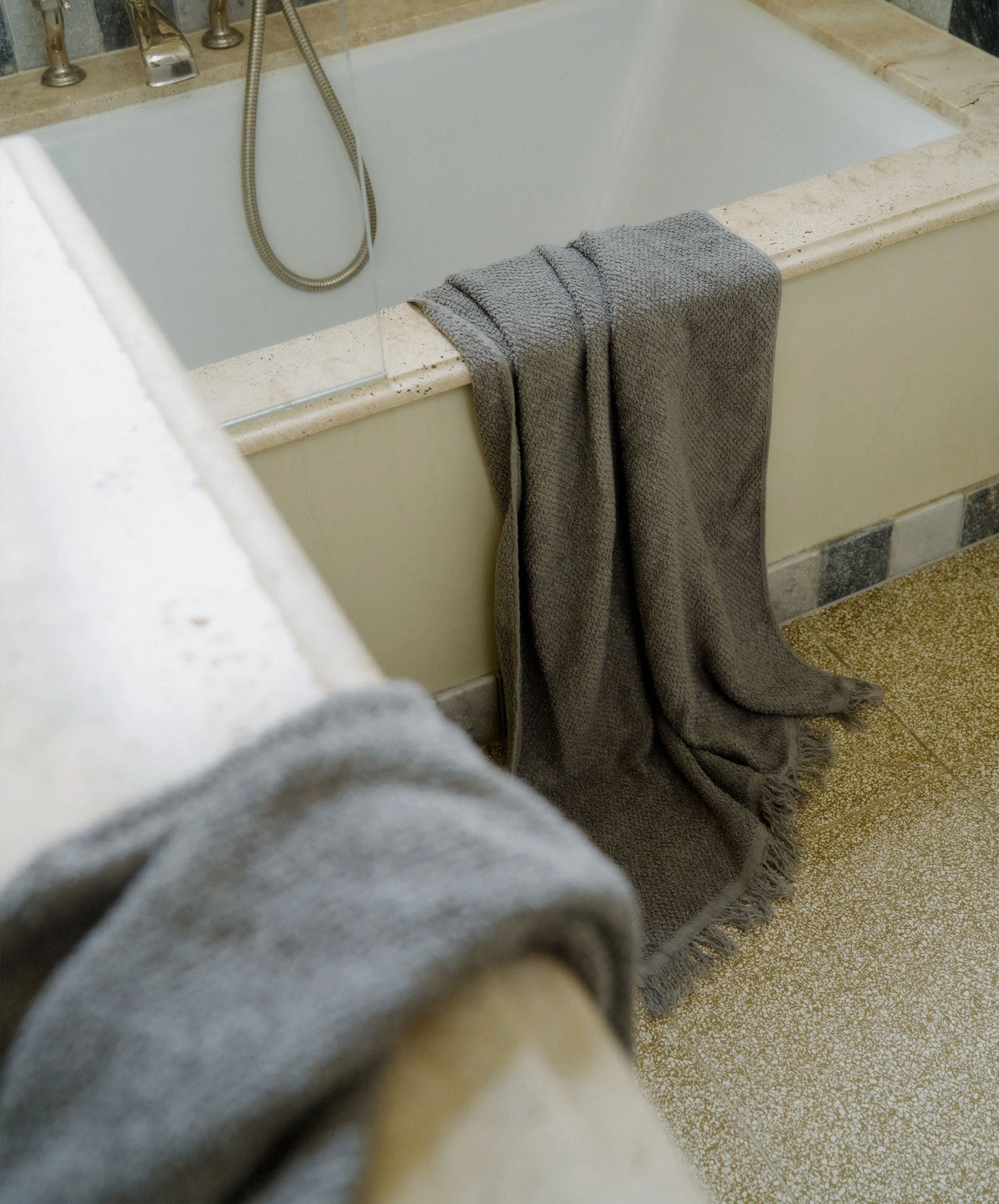 Pure Linen Bath Towel - Pebble 6 Pure Linen Bath Towel - Pebble - Image 4