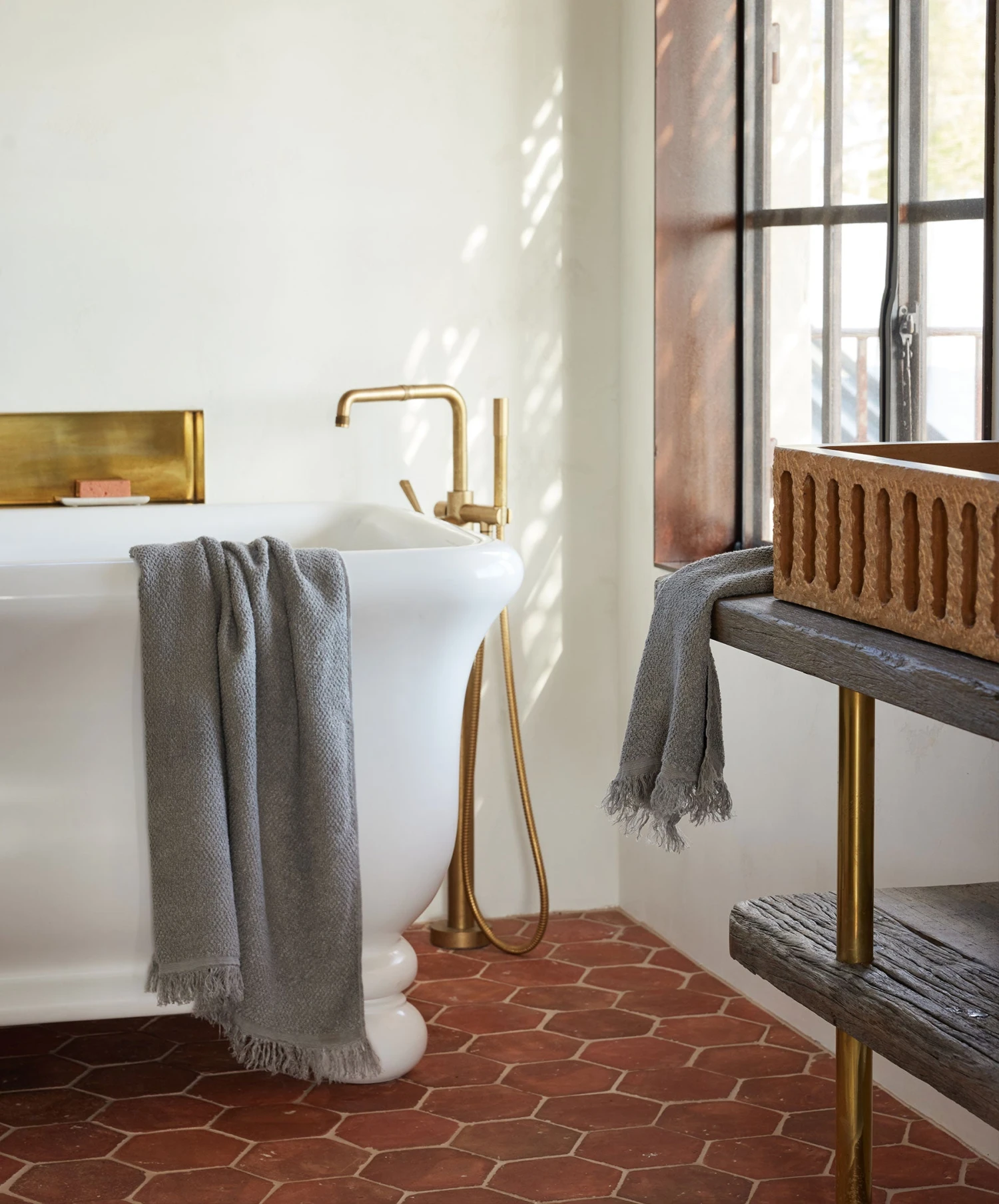 Pure Linen Bath Towel - Pebble 4 Pure Linen Bath Towel - Pebble - Image 2